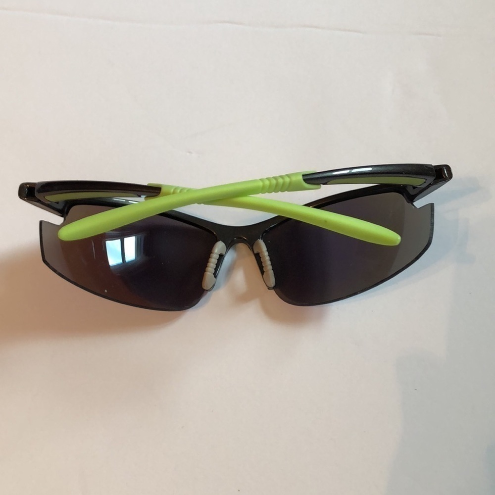 🏵2/$35🏵 Fashion Sunglasses - Picture 2 of 11